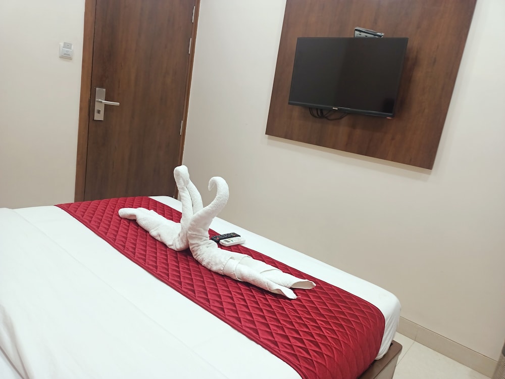 Hotel Empire - Near International Airport