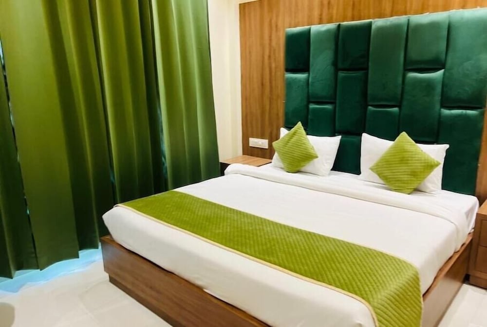 Hotel Global Inn (1 Min walk to Golden Temple)