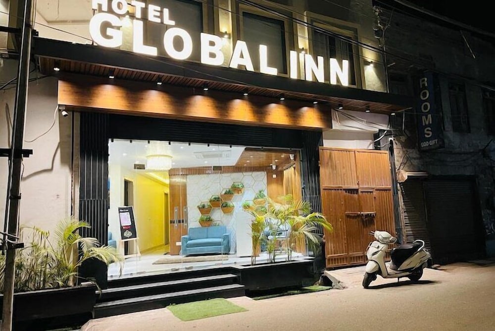Hotel Global Inn (1 Min walk to Golden Temple)