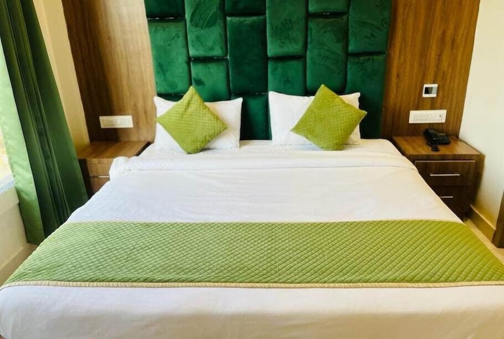 Hotel Global Inn (1 Min walk to Golden Temple)