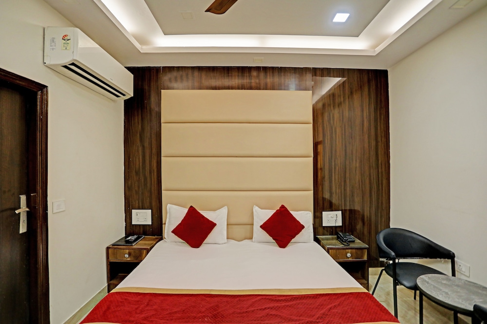 Staybook Atlanta Paharganj