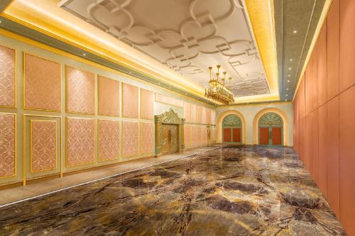 Hotel Hillock Ahmedabad