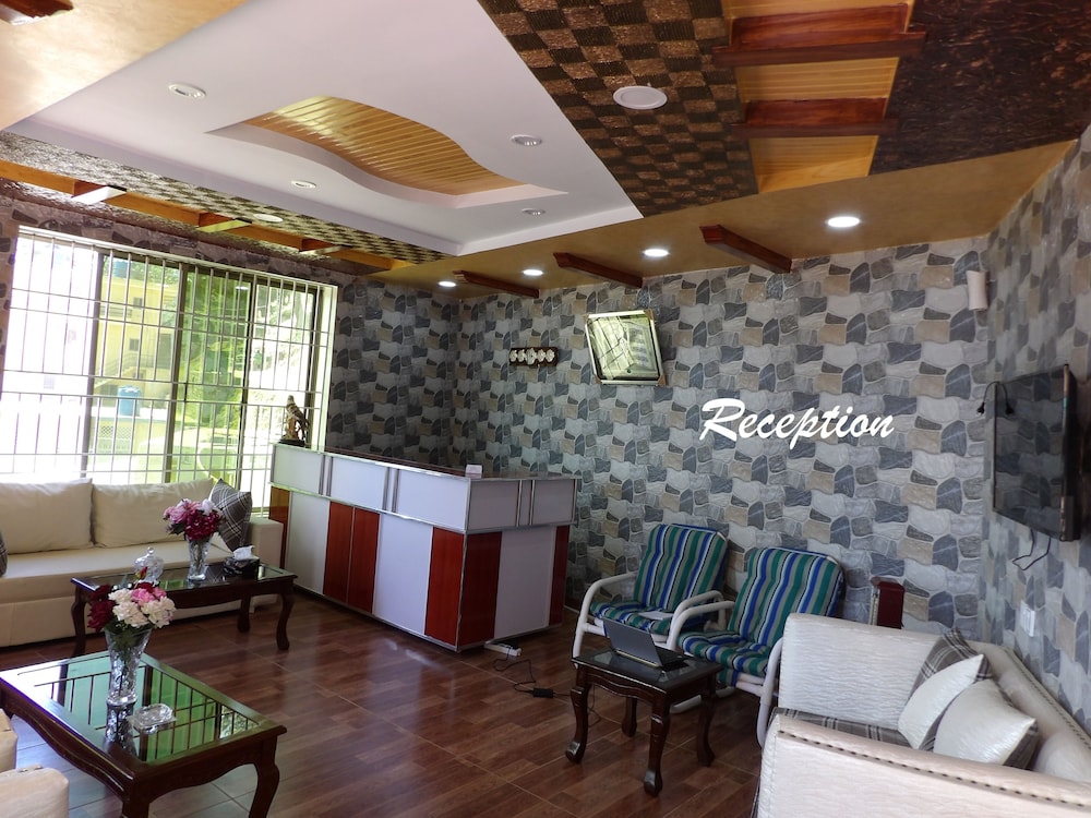Canari Hotel Kashmir View