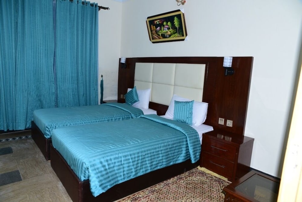 Canari Hotel Kashmir View