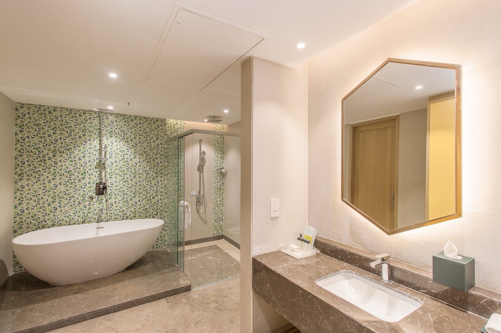Holiday Inn Chandigarh Zirakpur, an IHG Hotel