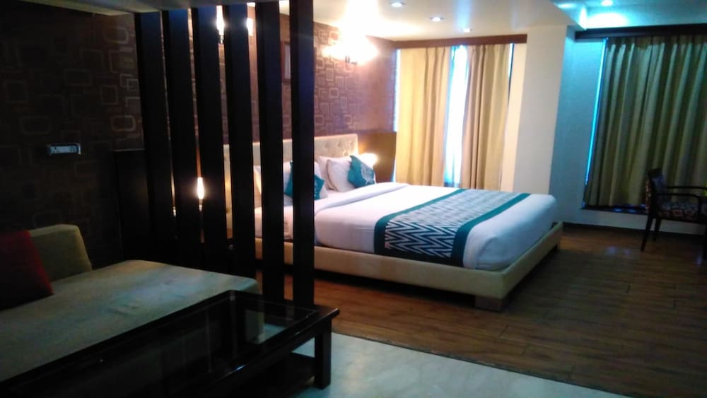 Hotel Signature Grand