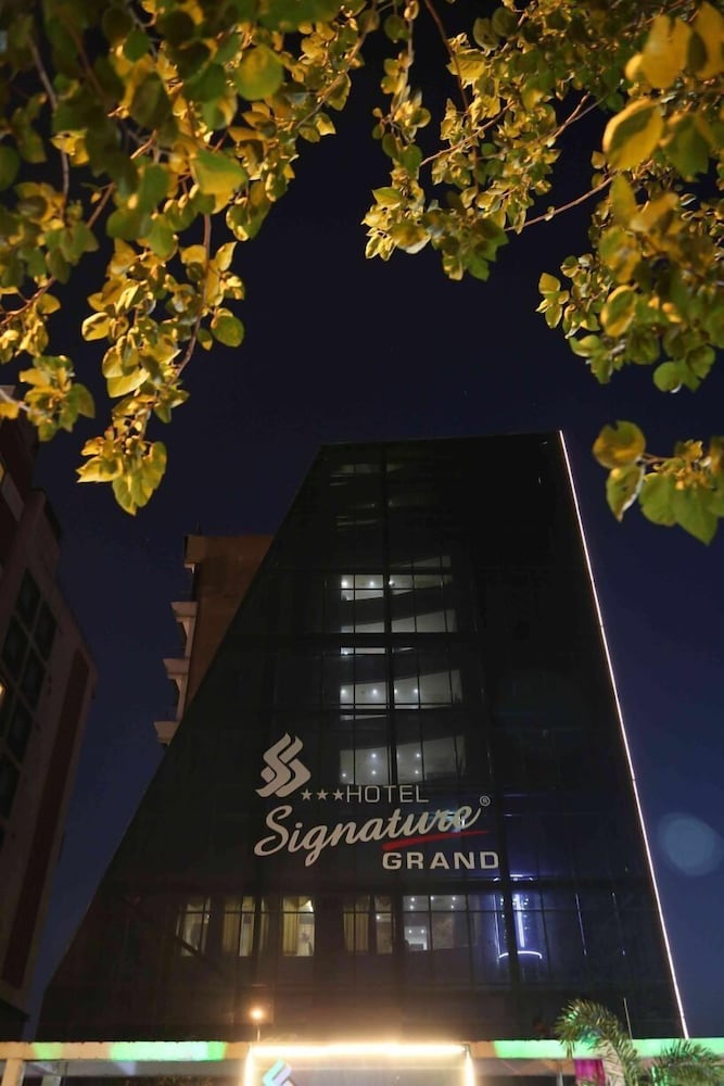 Hotel Signature Grand