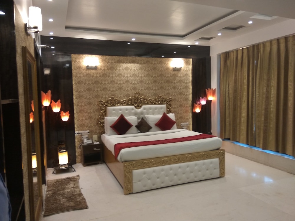 Hotel Signature Grand