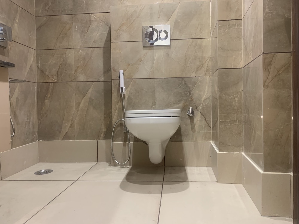Hotel Leo Saffron Corporate Stay Pitampura