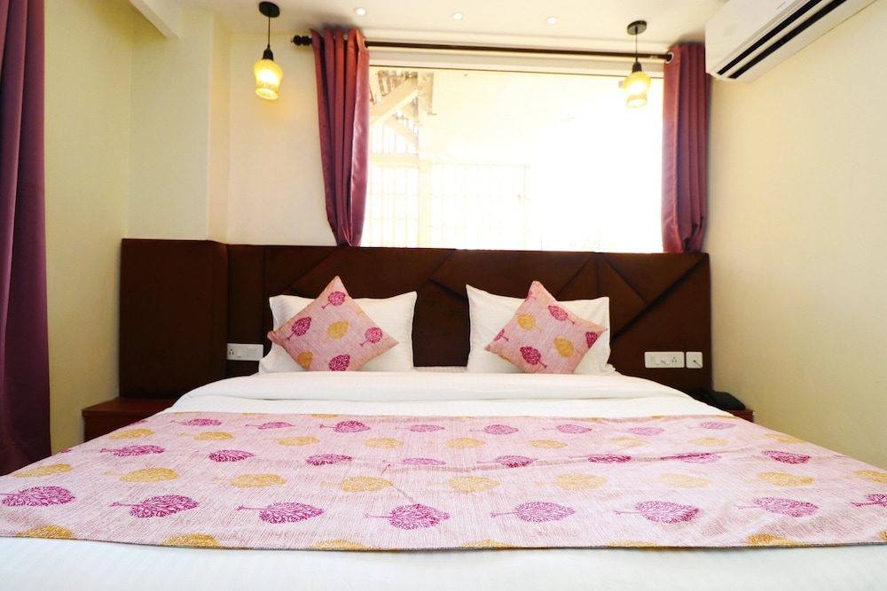 Hotel Leo Saffron Corporate Stay Pitampura