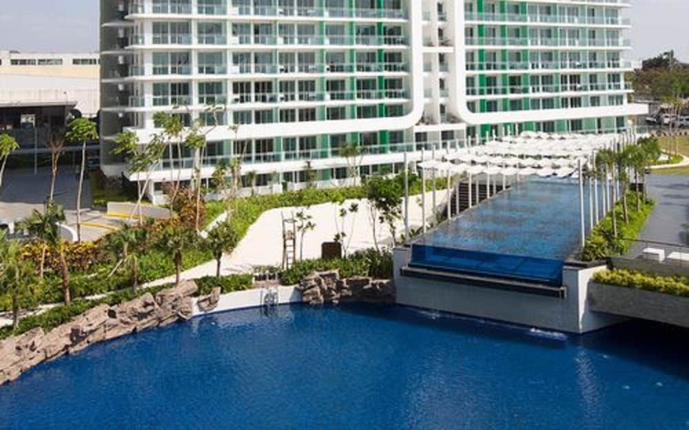 Azure Urban Resort And Residences