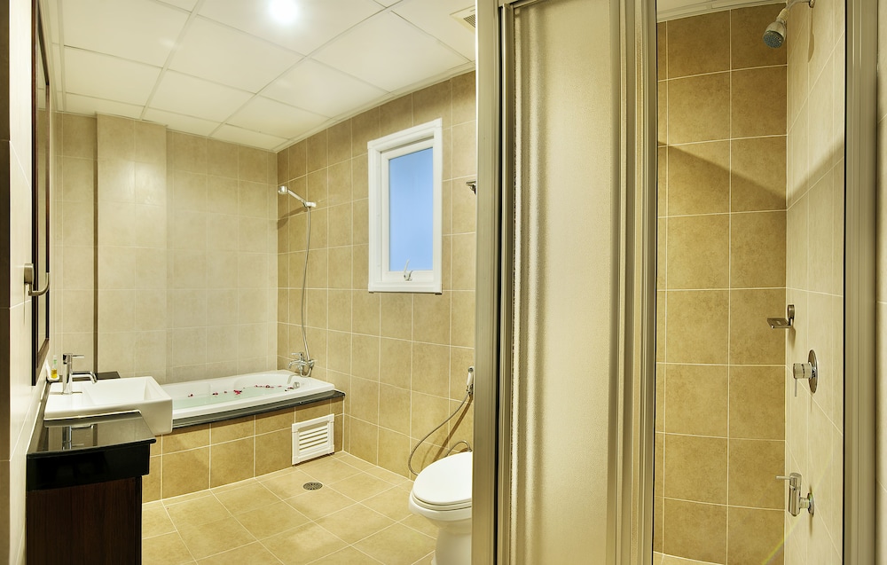 Ratana Apart Hotel at Chalong