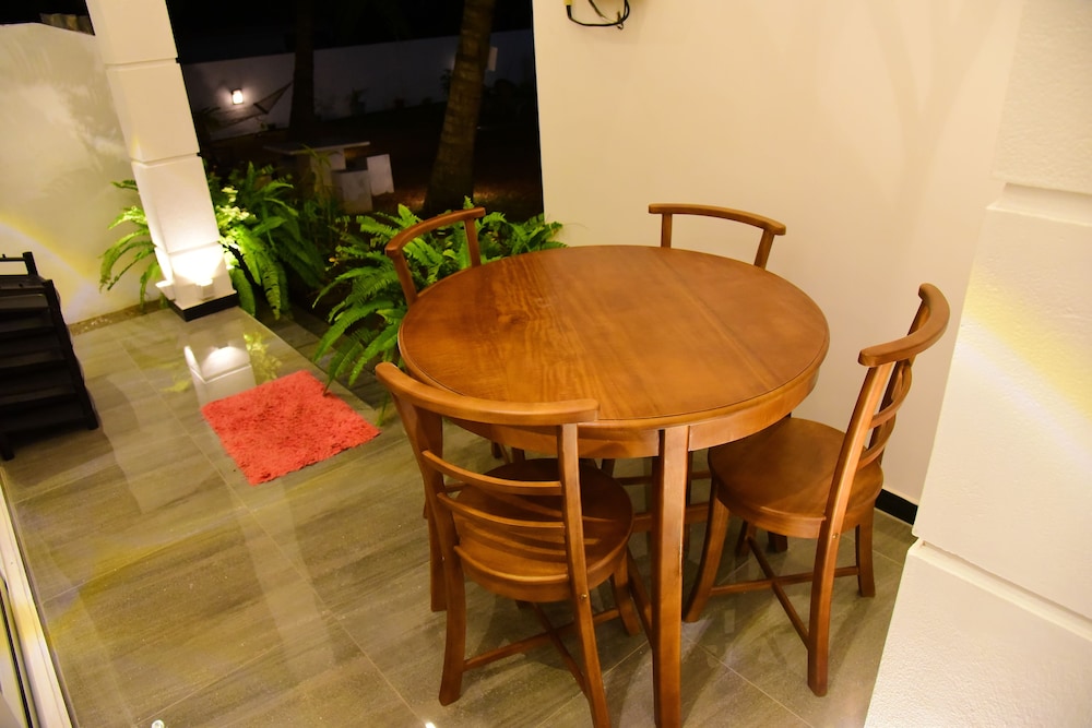 White Villa Airport Transit Hotel
