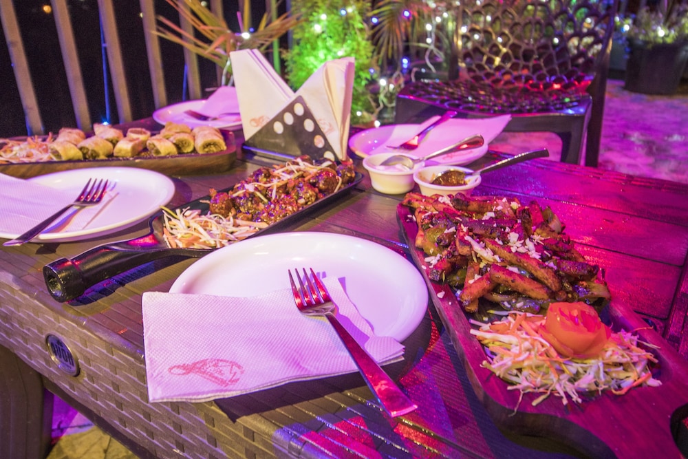 The Siddhartha Rooms and Rooftop Cafe, 300m from Mall Road