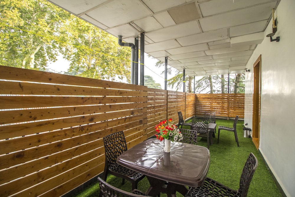 The Siddhartha Rooms and Rooftop Cafe, 300m from Mall Road