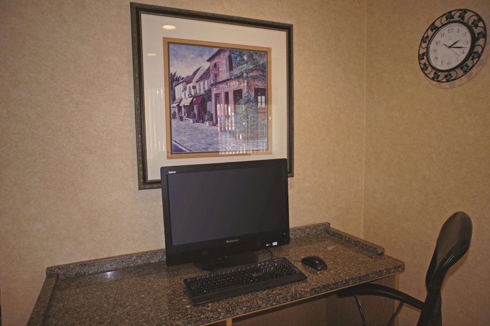 La Quinta Inn & Suites by Wyndham Tampa Fairgrounds - Casino