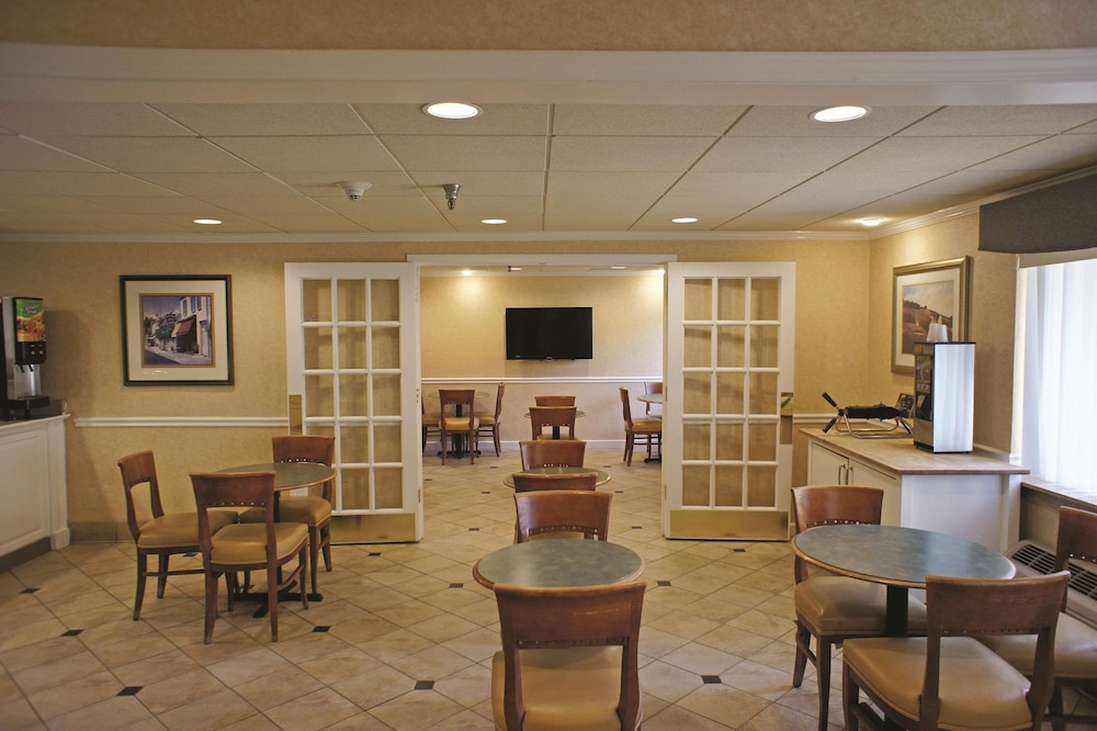 La Quinta Inn & Suites by Wyndham Tampa Fairgrounds - Casino