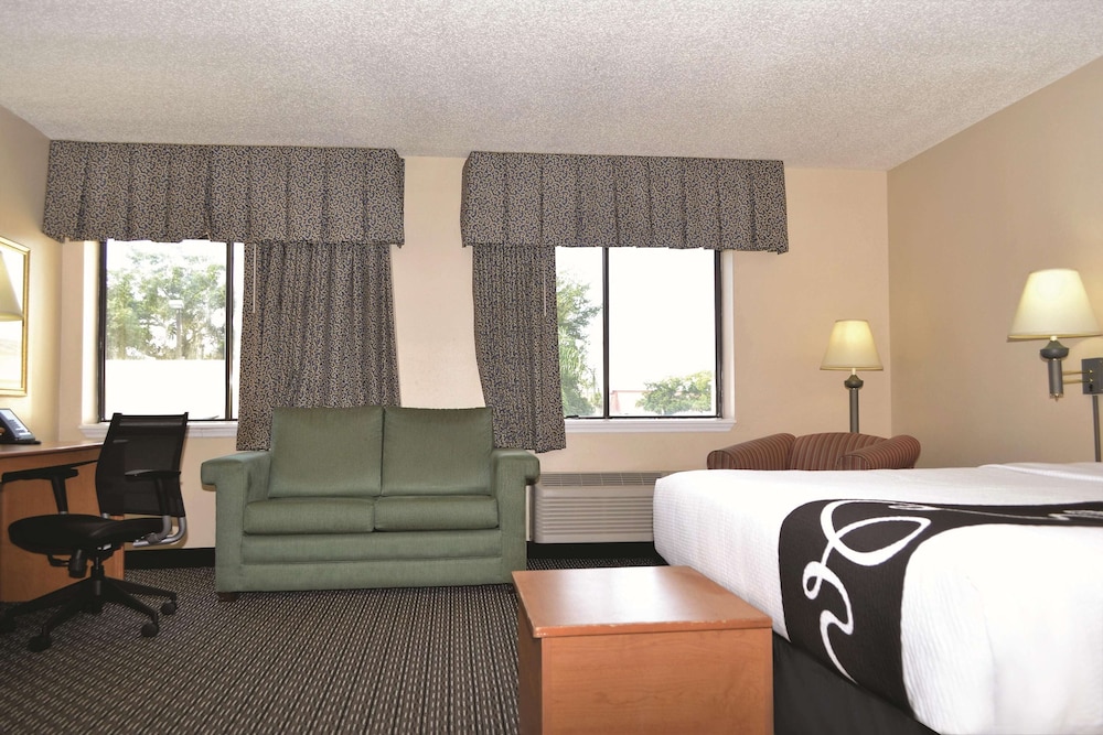 La Quinta Inn & Suites by Wyndham Tampa Fairgrounds - Casino