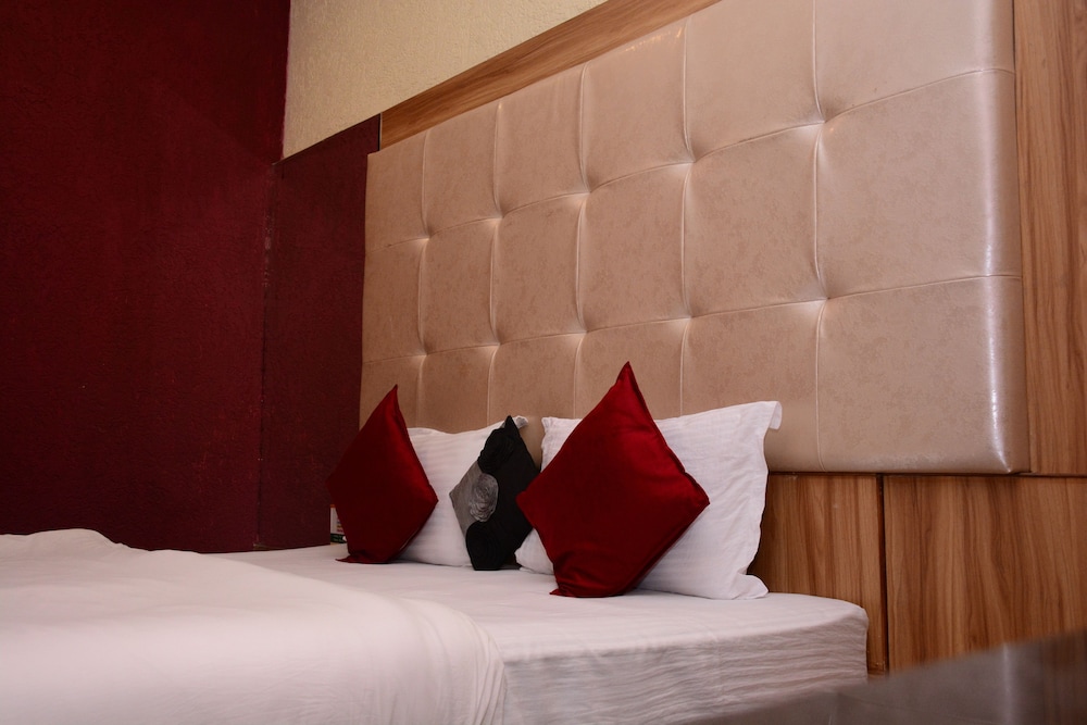 HOTEL MID TOWN GRAND