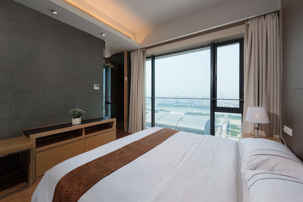 Yicheng Pazhou Poly World Trade Centre Apartment