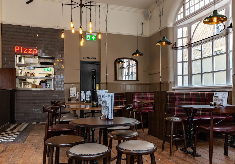 PubLove The White Ferry, Victoria - Hostel