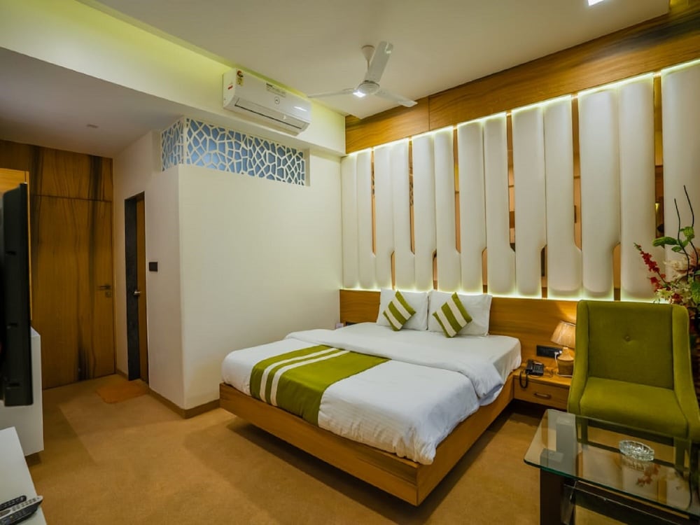 HOTEL V STAR