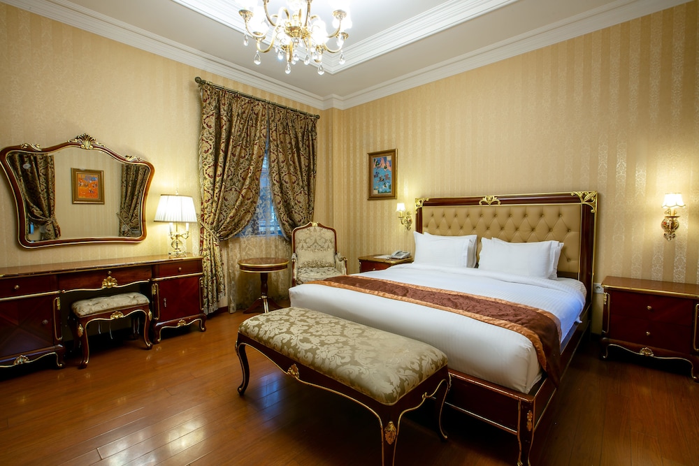 Shah Palace Luxury Museum Hotel