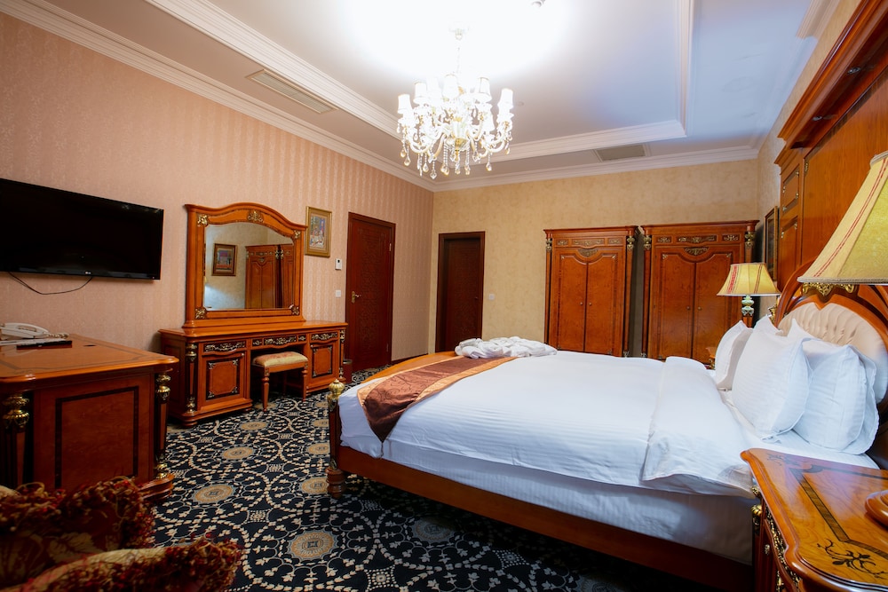 Shah Palace Luxury Museum Hotel