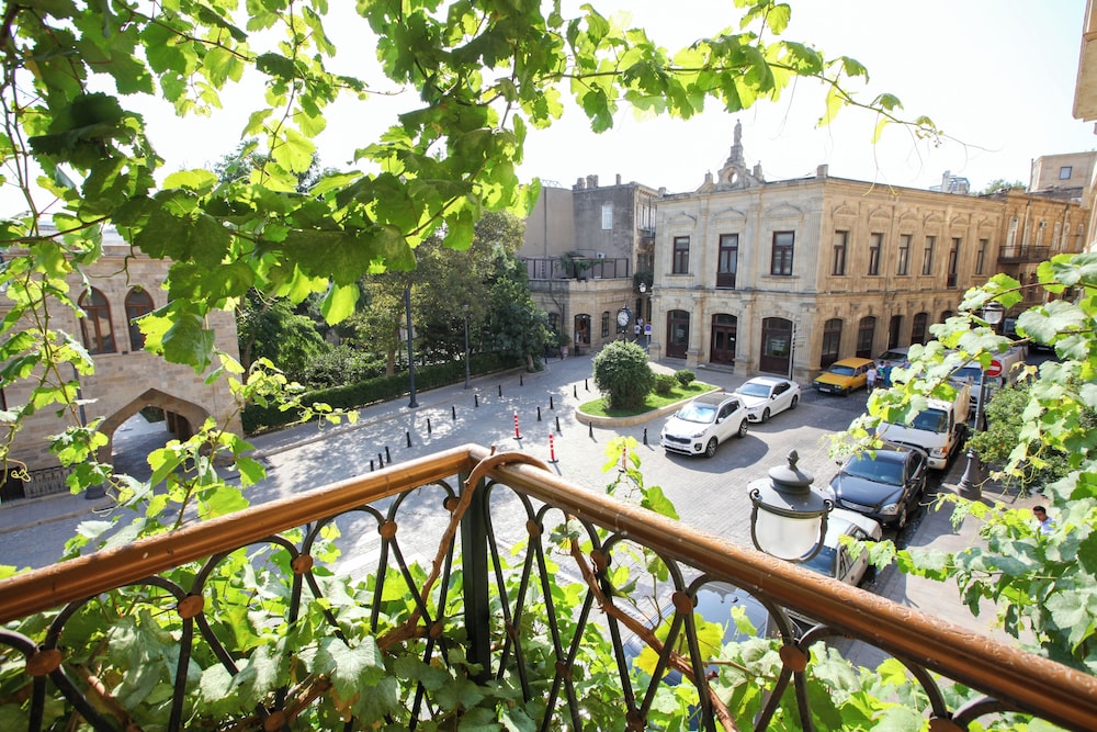 Shah Palace Luxury Museum Hotel