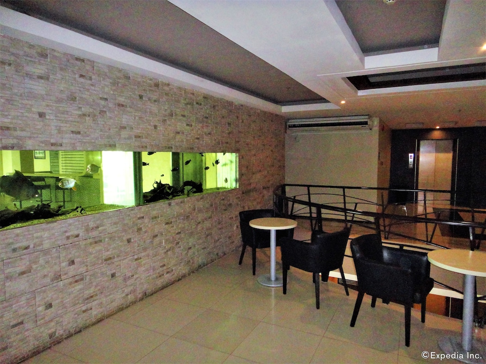 Mallberry Suites Business Hotel