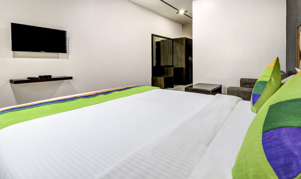 Treebo Sahara Suites, 750 M From St. John's Medical College And Hospital