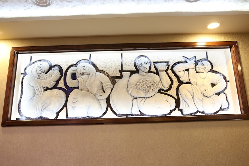 New Nairi Hotel