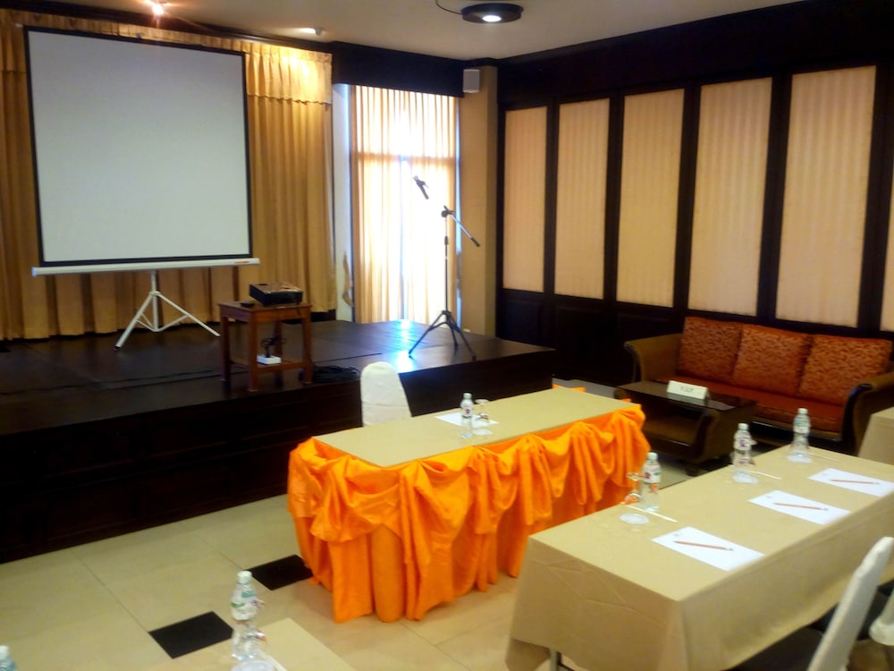 Phuphaya Resort Pattaya