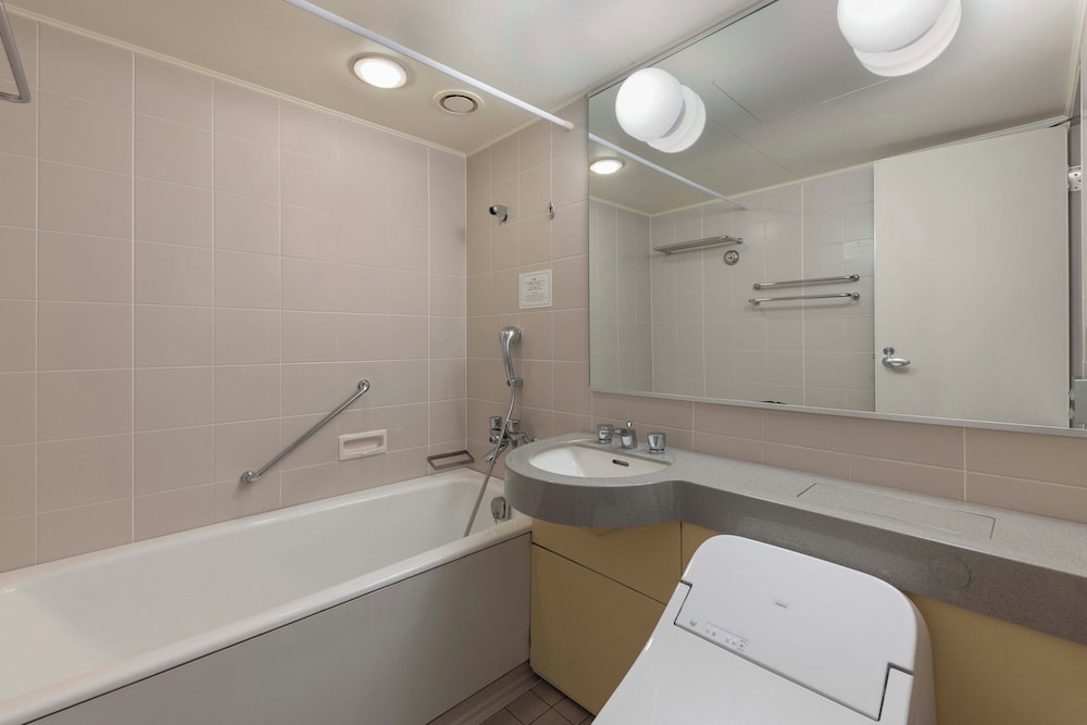 RIHGA Royal Hotel Osaka, Vignette Collection by IHG