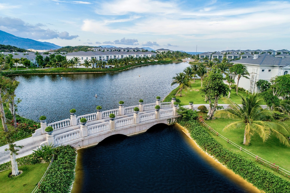 Melia Vinpearl Cam Ranh Beach Resort