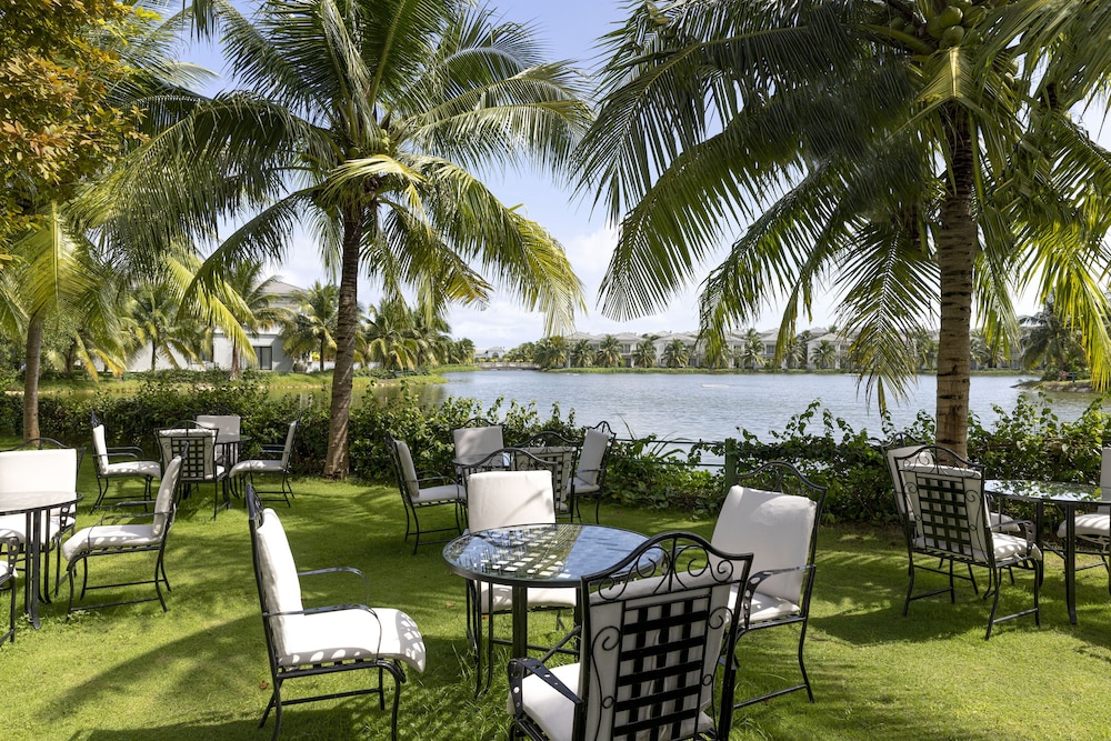 Melia Vinpearl Cam Ranh Beach Resort