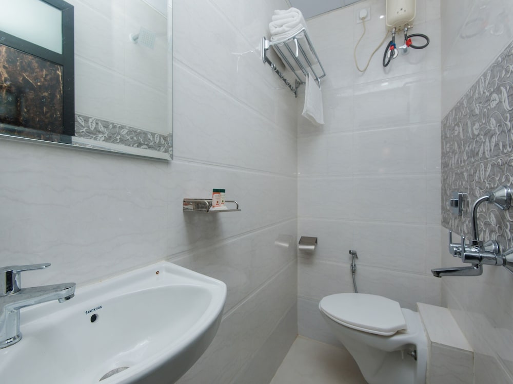 OYO 11511 Hotel Embassy Grand