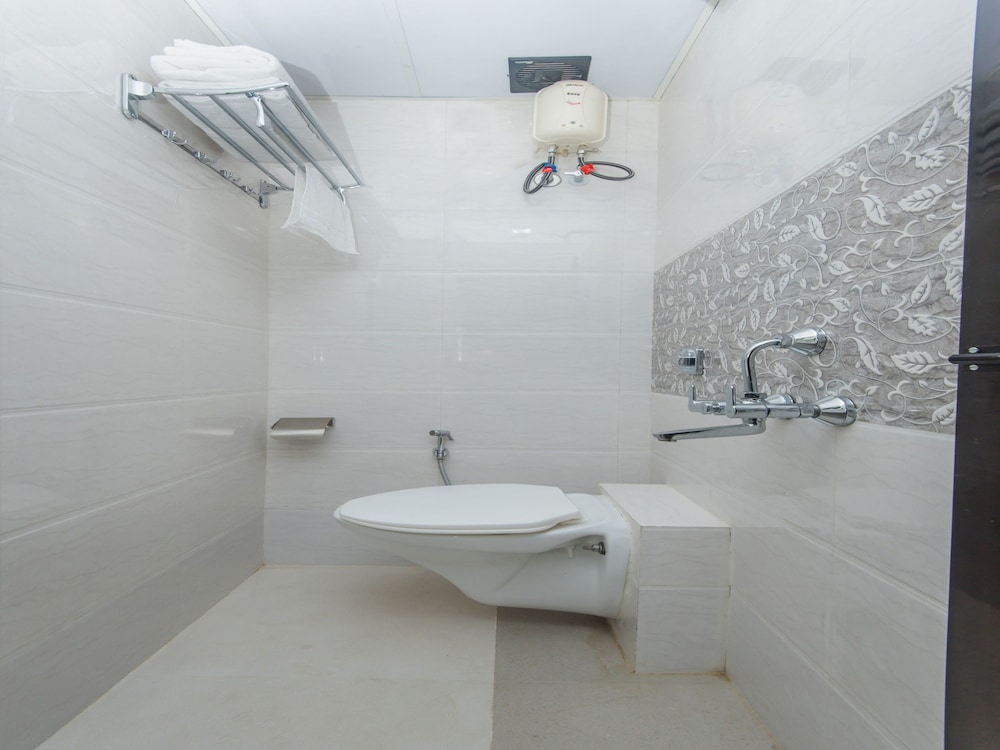 OYO 11511 Hotel Embassy Grand