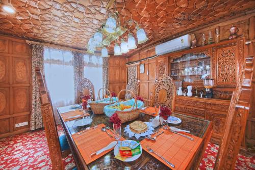 Kolu Group Of Houseboats