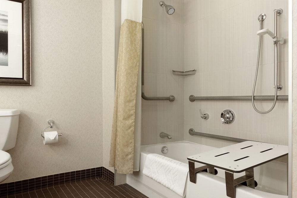 DoubleTree by Hilton Hotel Boston Bayside