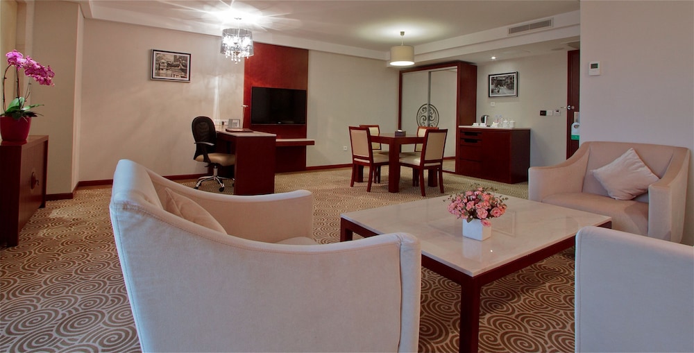 Huatian Chinagora Hotel