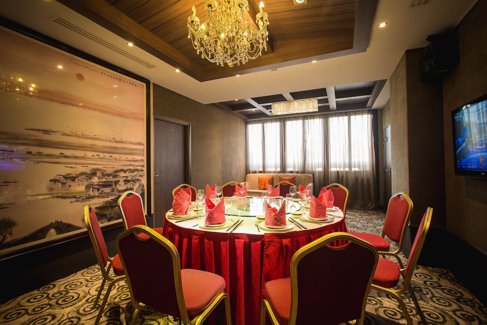Huatian Chinagora Hotel