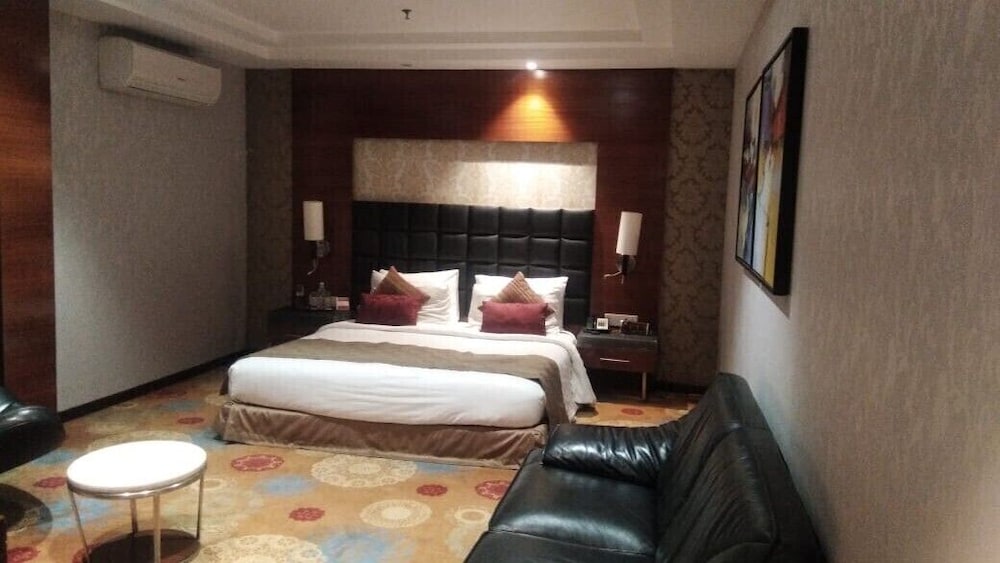 Ramada by Wyndham Ahmedabad 