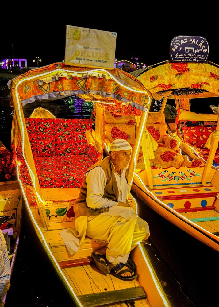 Kharpalace group of houseboats