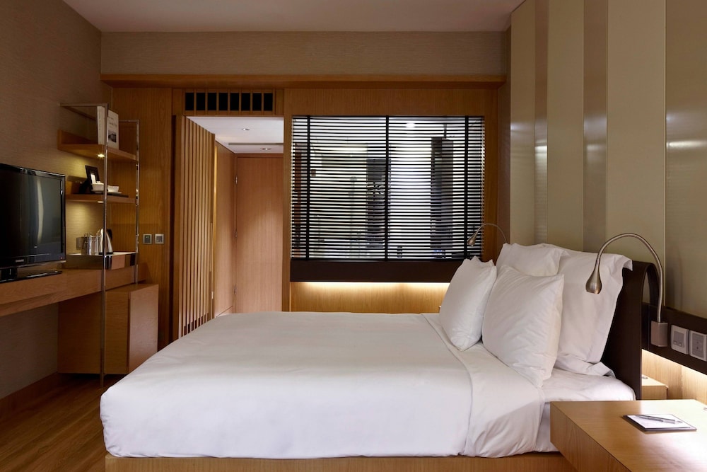 Renaissance Hong Kong Harbour View Hotel