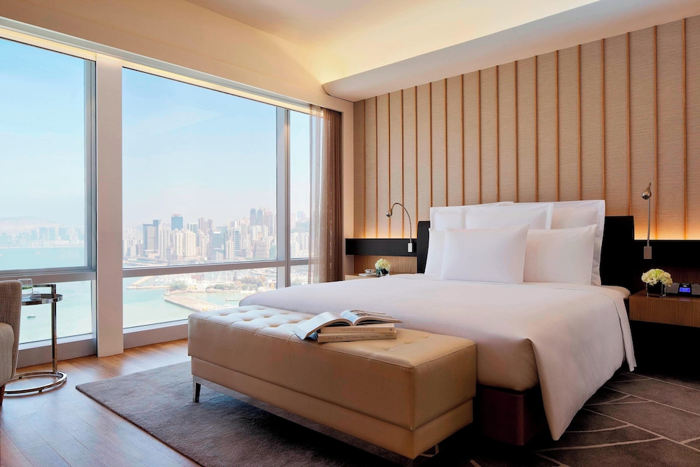 Renaissance Hong Kong Harbour View Hotel