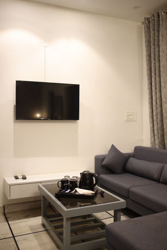 GALLIVANTO INN - ROHINI
