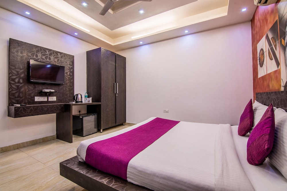 OYO 14385 Golden petal rooms