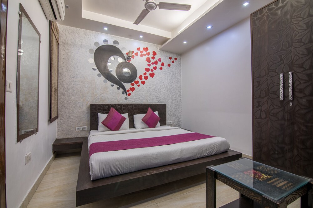 OYO 14385 Golden petal rooms