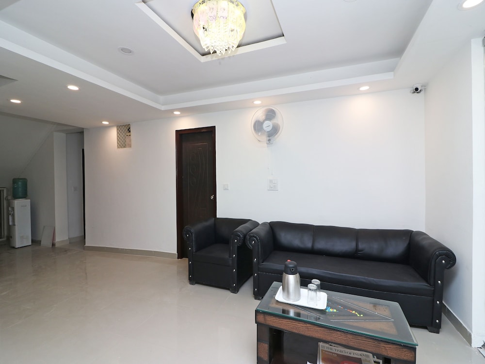 OYO 13658 Hotel Tanish Palace